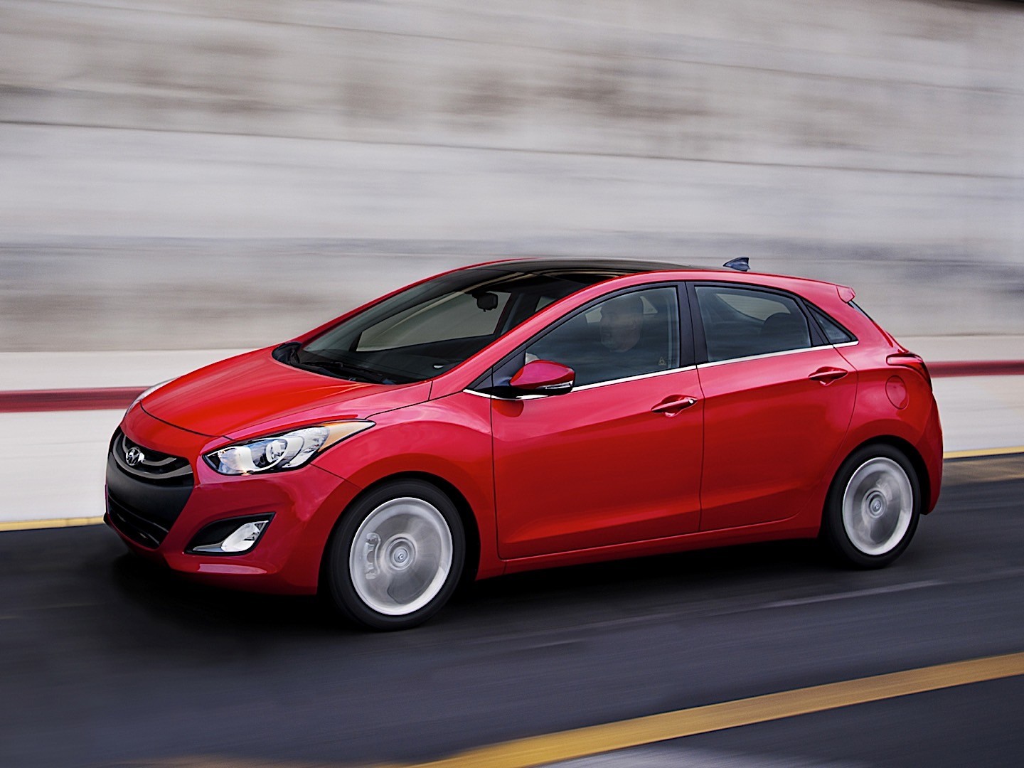 Hyundai Elantra Gt photo 12