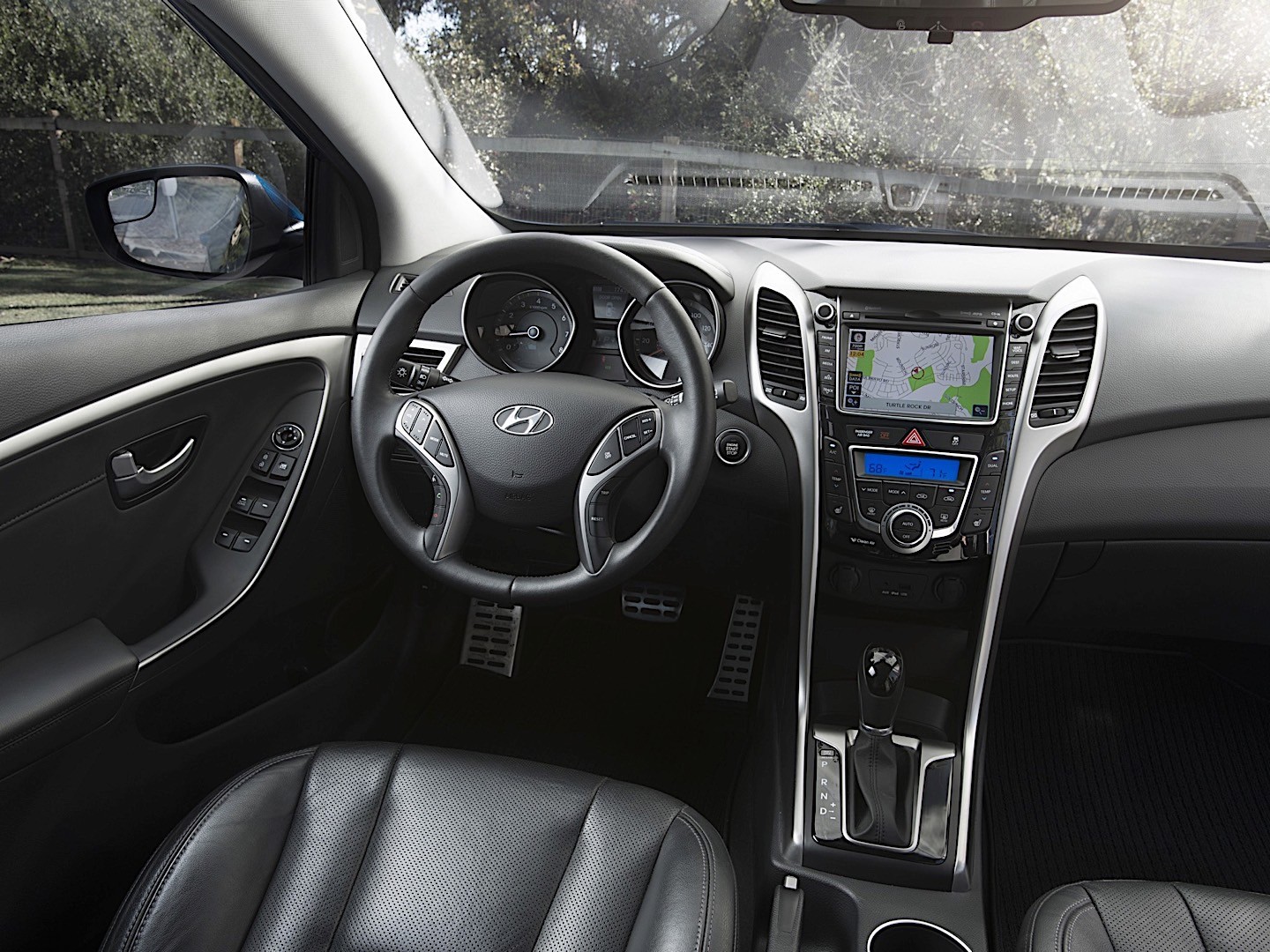 Hyundai Elantra Gt photo 16