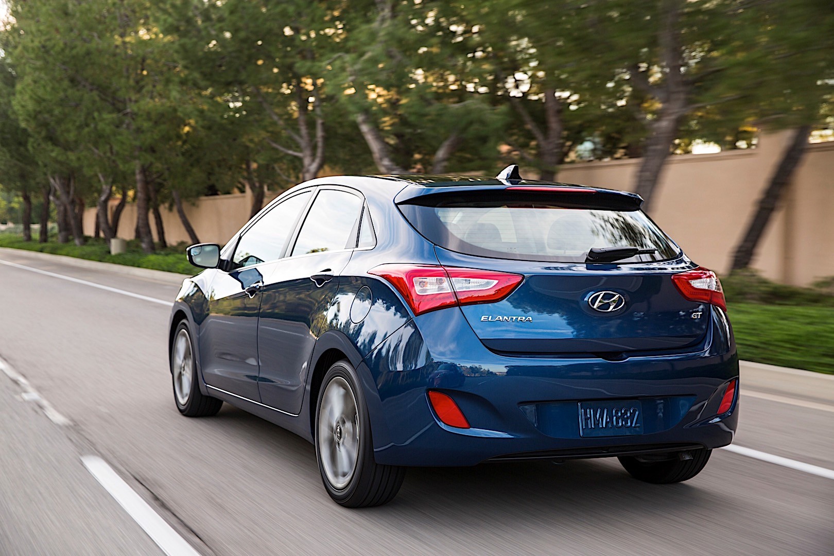 Hyundai Elantra Gt photo 4