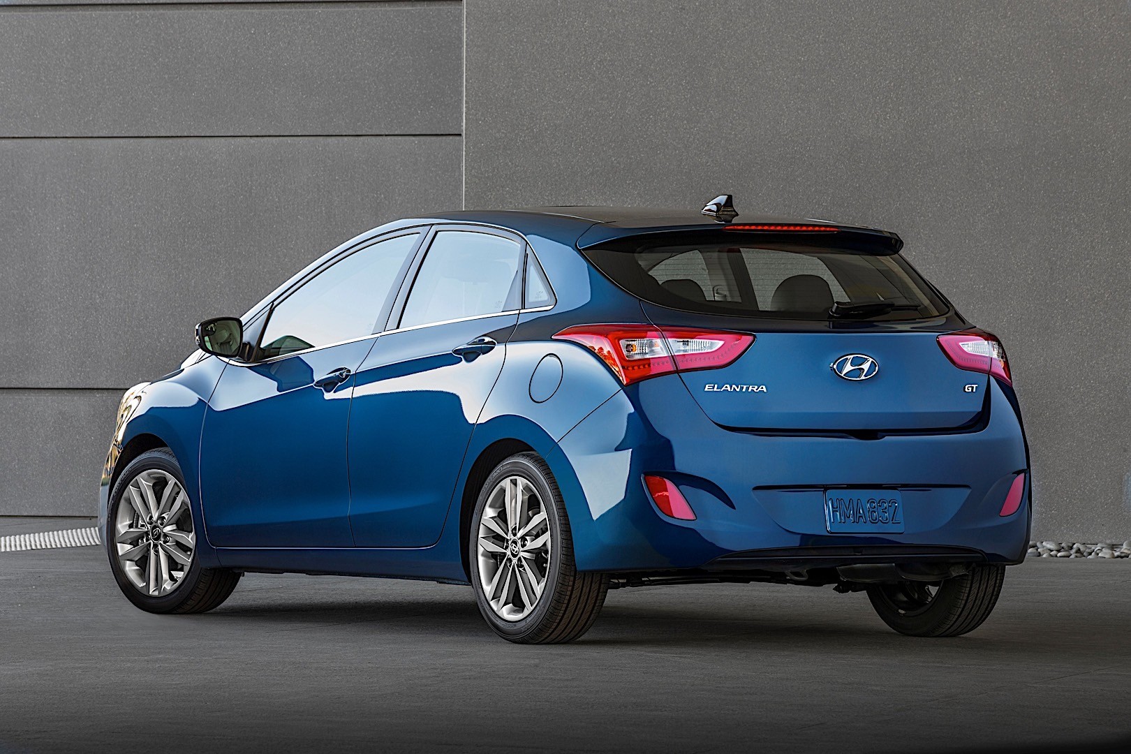 Hyundai Elantra Gt photo 5