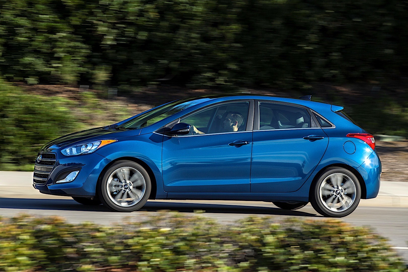 Hyundai Elantra Gt photo 9