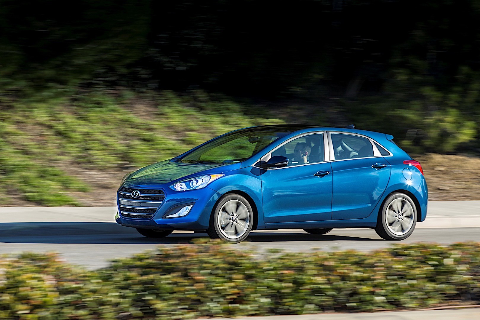 Hyundai Elantra Gt photo 11