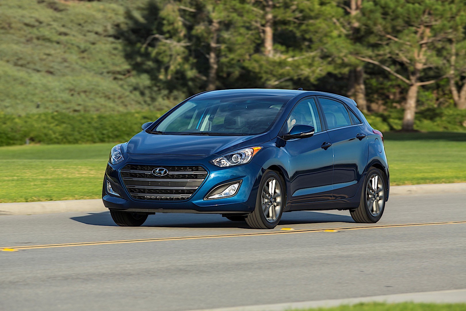 Hyundai Elantra Gt photo 12