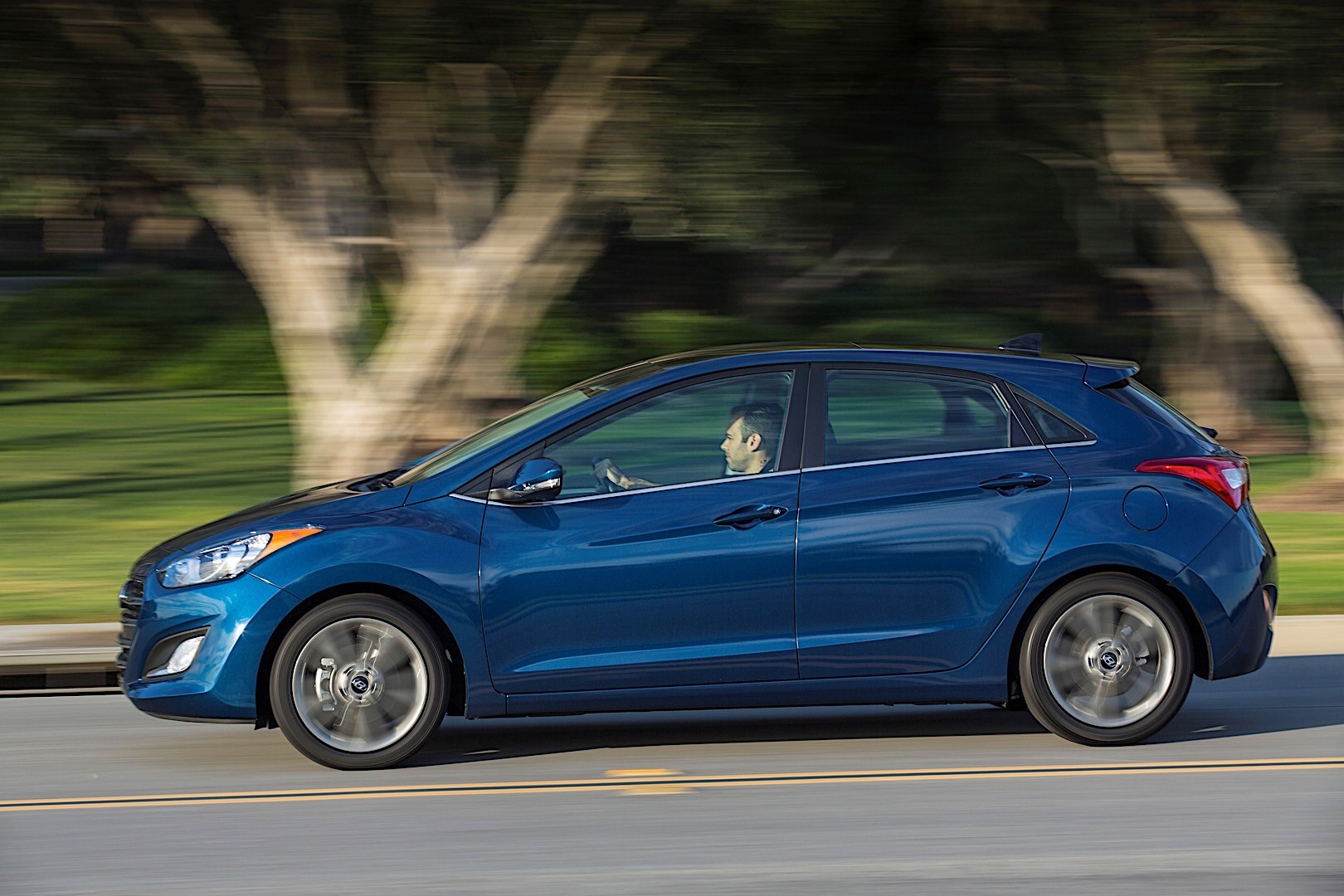 Hyundai Elantra Gt photo 13