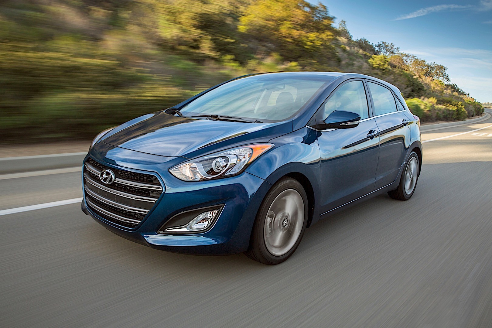 Hyundai Elantra Gt photo 14