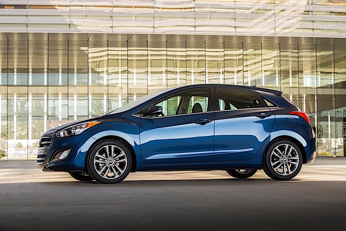 Hyundai Elantra Gt photo 16