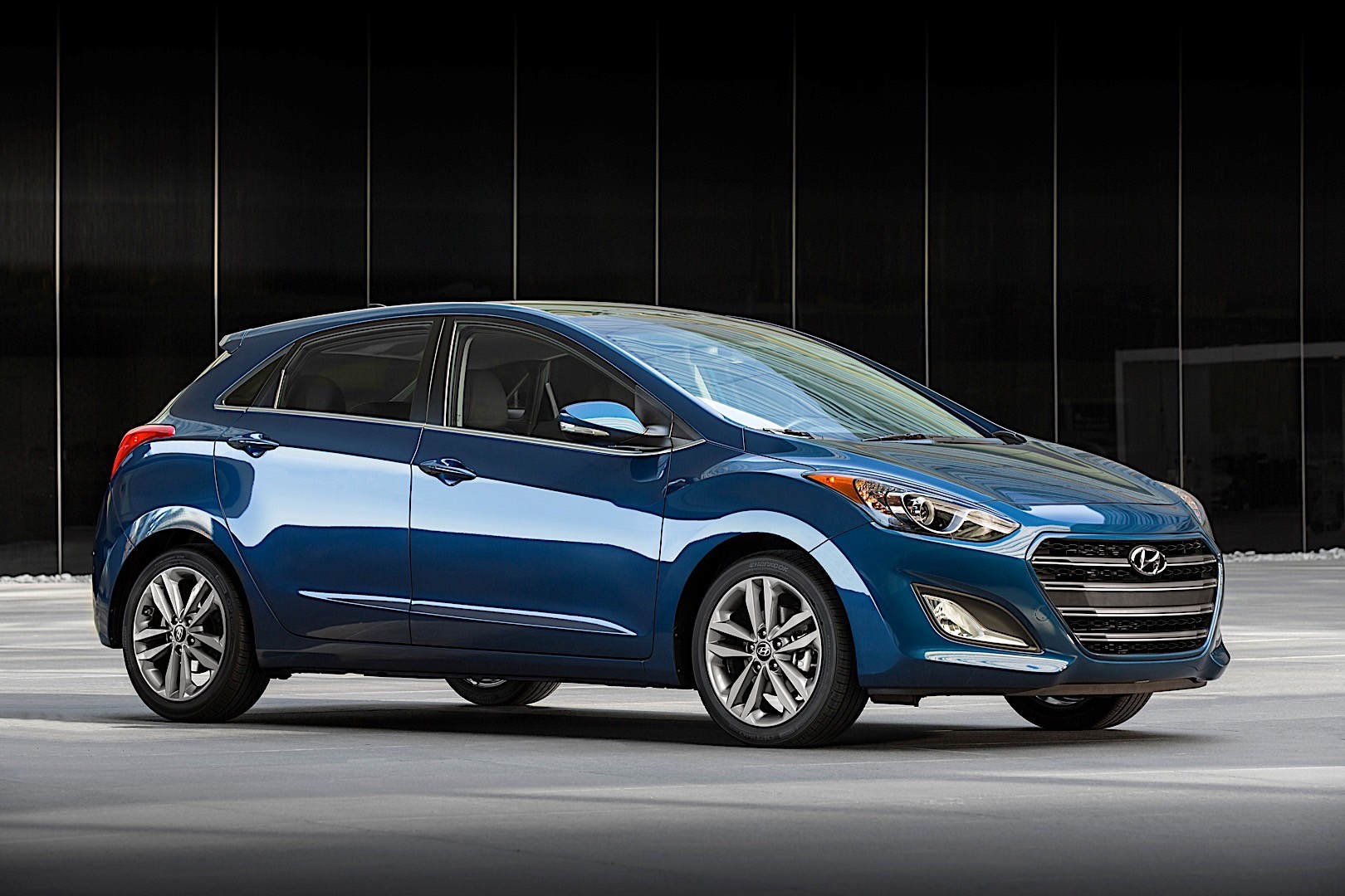 Hyundai Elantra Gt photo 18