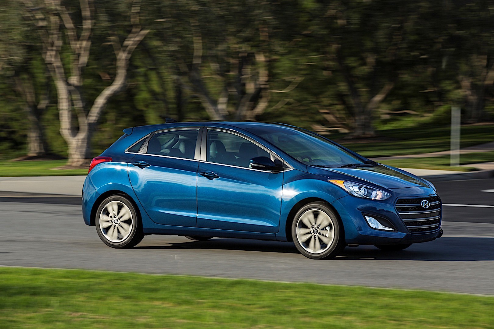 Hyundai Elantra Gt photo 19