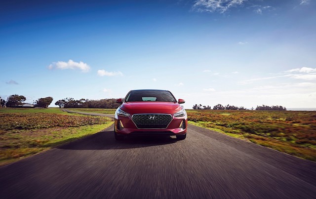 Hyundai Elantra Gt photo 2