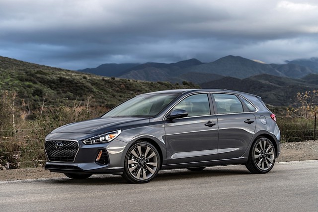 Hyundai Elantra Gt photo 12