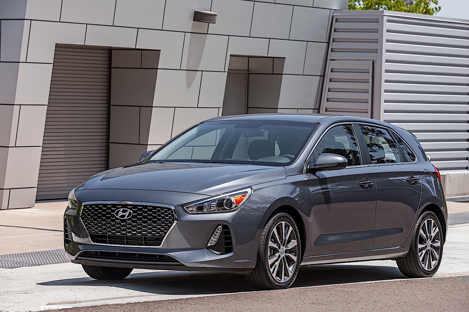 Hyundai Elantra Gt photo 22