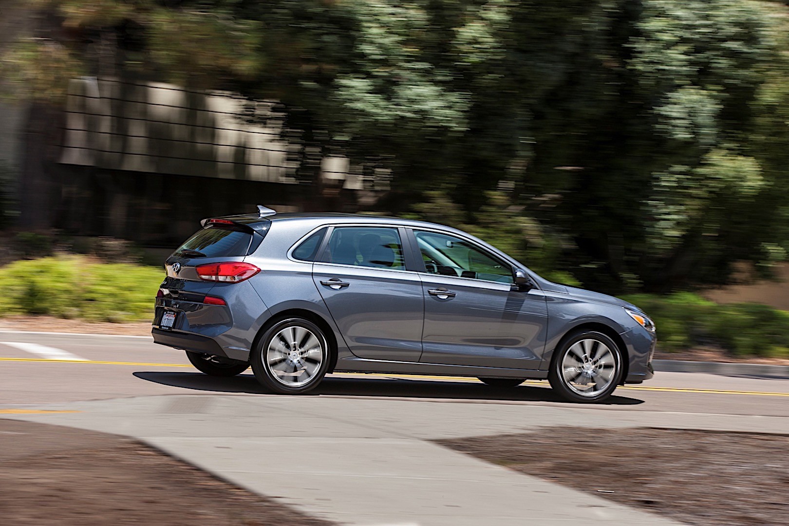 Hyundai Elantra Gt photo 32