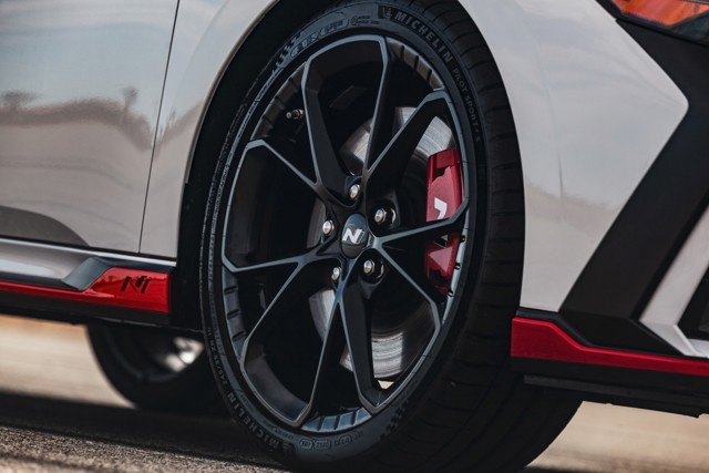 Hyundai Elantra N photo 26