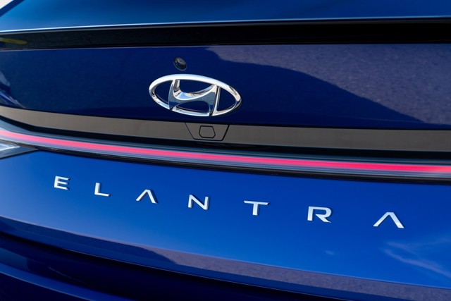 Hyundai Elantra N photo 4