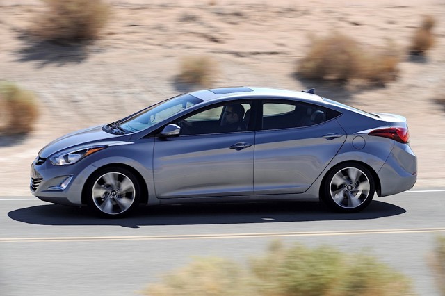 Hyundai Elantra Sedan photo 11