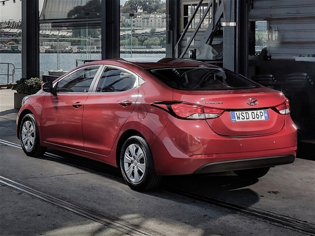 Hyundai Elantra Sedan photo 4