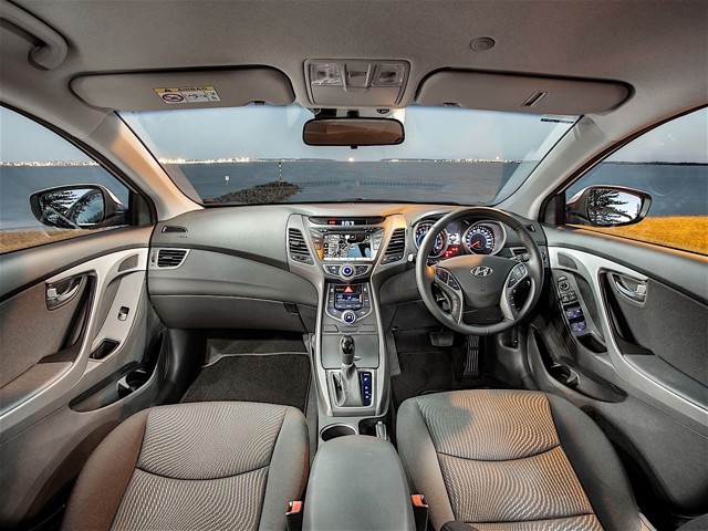 Hyundai Elantra Sedan photo 39