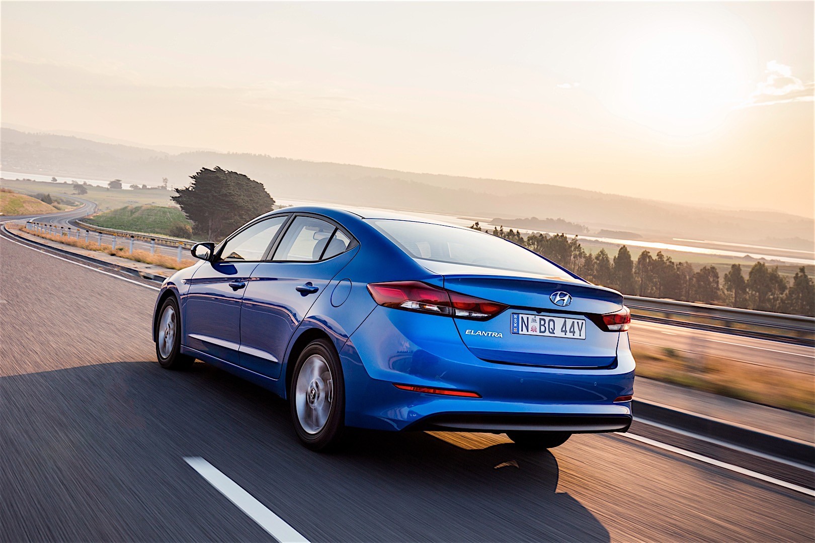 Hyundai Elantra Sedan photo 4