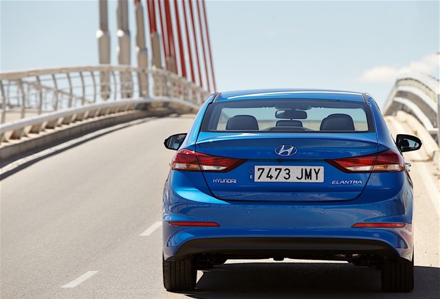 Hyundai Elantra Sedan photo 7