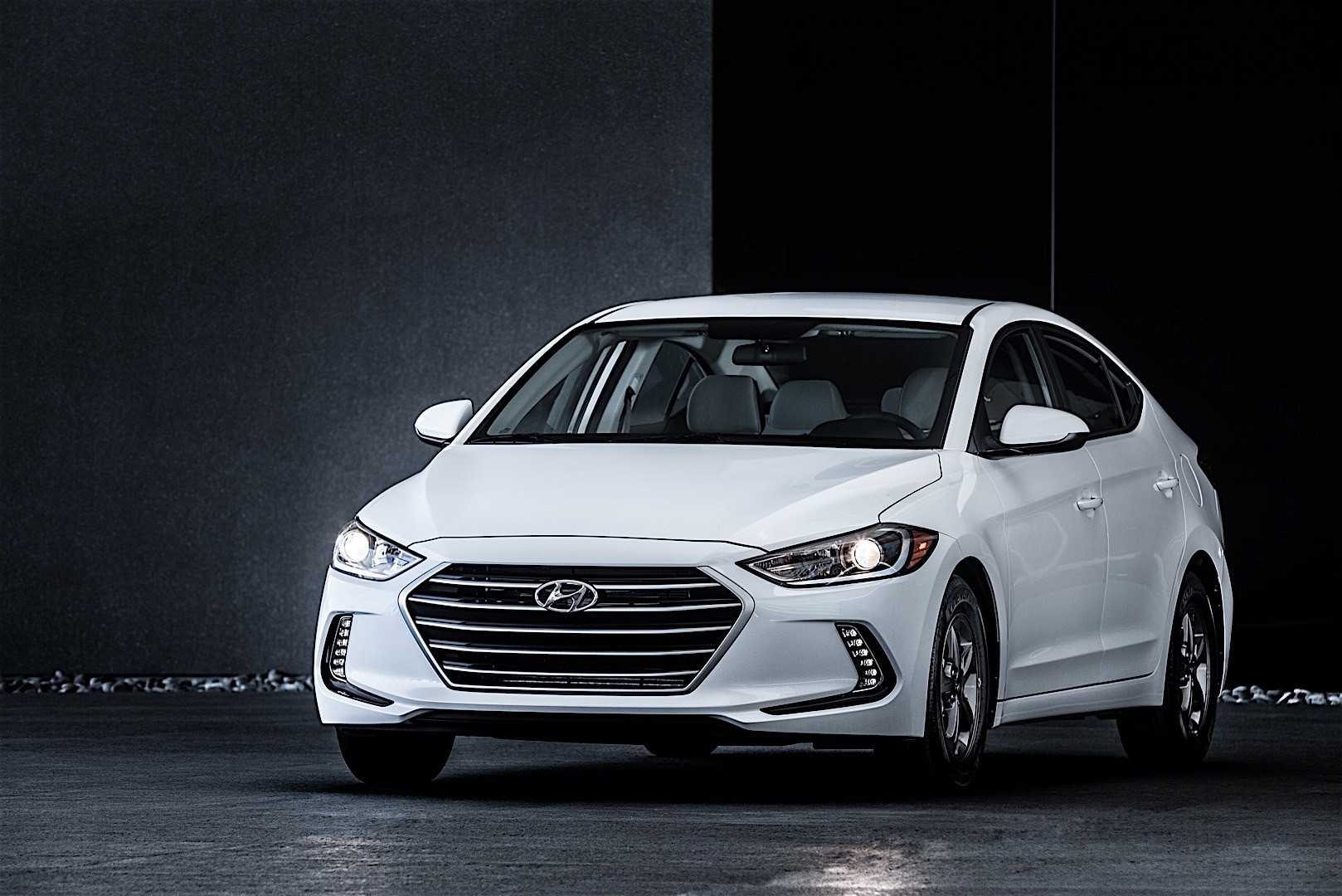 Hyundai Elantra Sedan photo 8