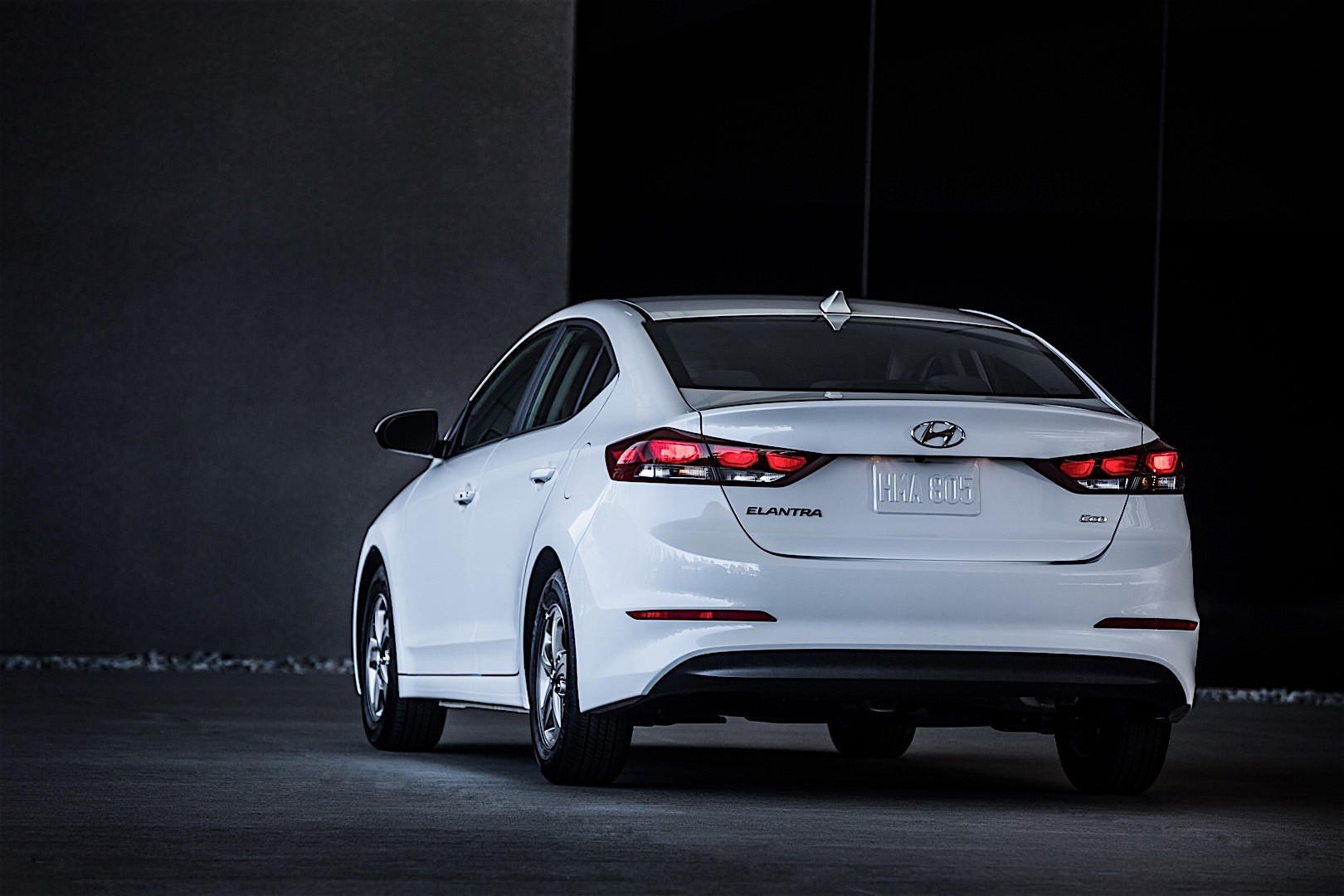 Hyundai Elantra Sedan photo 9