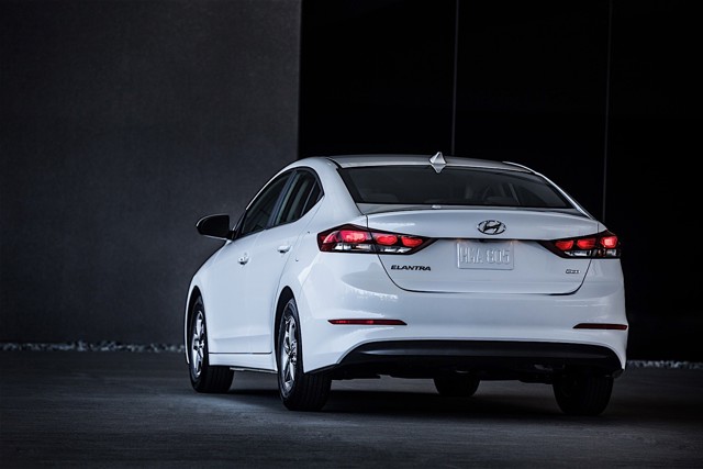Hyundai Elantra Sedan photo 9