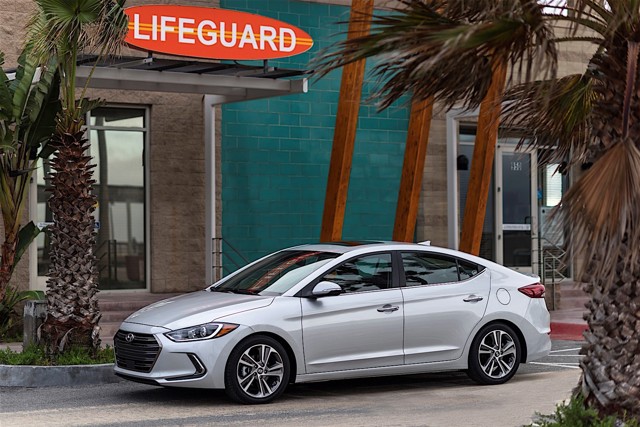 Hyundai Elantra Sedan photo 25