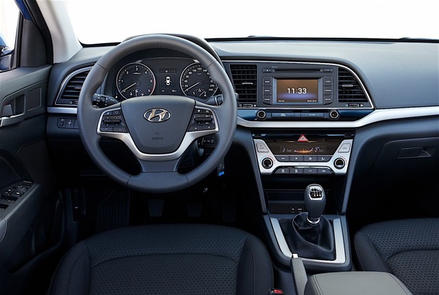 Hyundai Elantra Sedan photo 62