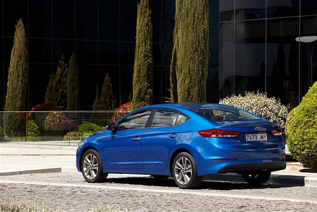 Hyundai Elantra Sedan photo 38