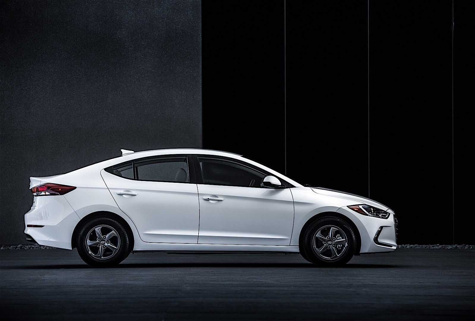 Hyundai Elantra Sedan photo 52