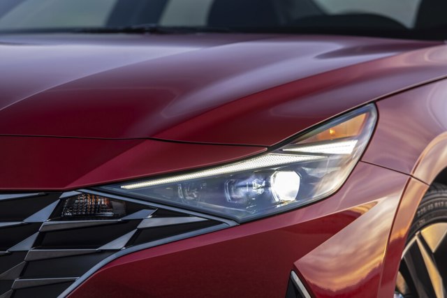 Hyundai Elantra Sedan photo 2