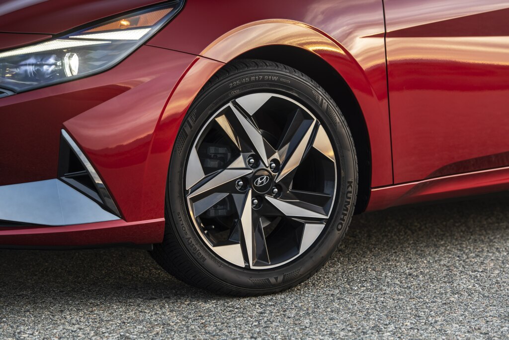 Hyundai Elantra Sedan photo 3