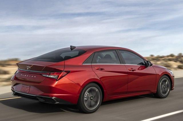 Hyundai Elantra Sedan photo 9