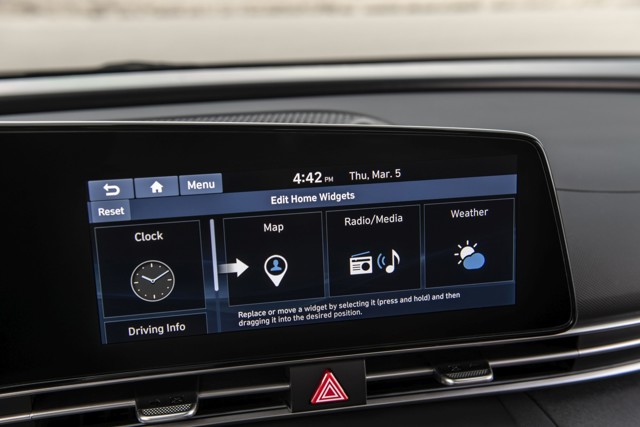 Hyundai Elantra Sedan photo 71