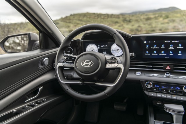 Hyundai Elantra Sedan photo 61
