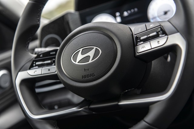 Hyundai Elantra Sedan photo 62