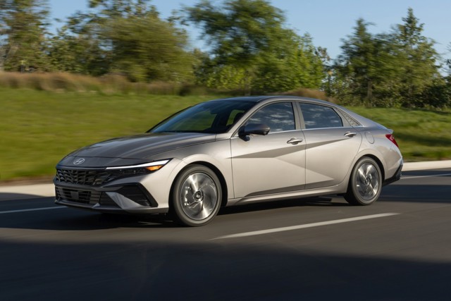 Hyundai Elantra Sedan photo 4