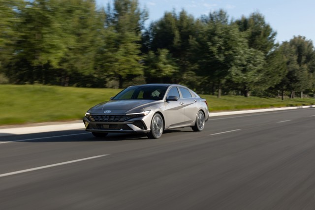 Hyundai Elantra Sedan photo 6