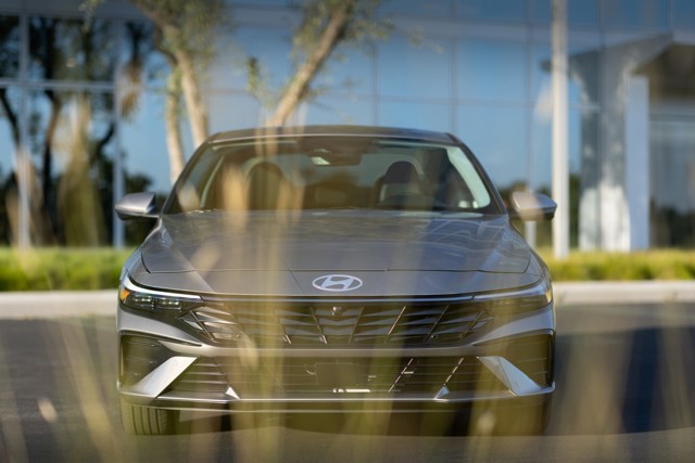 Hyundai Elantra Sedan photo 8