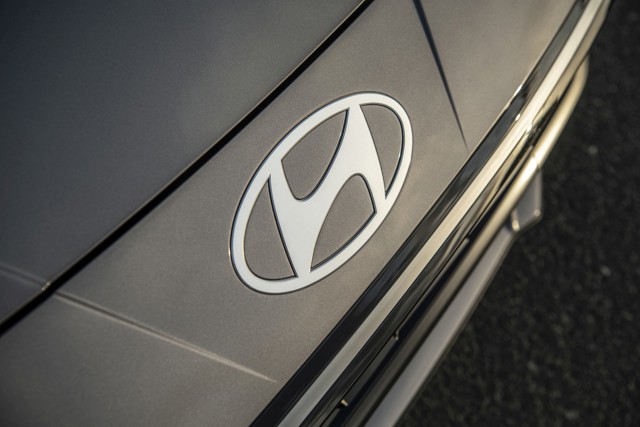 Hyundai Elantra Sedan photo 32