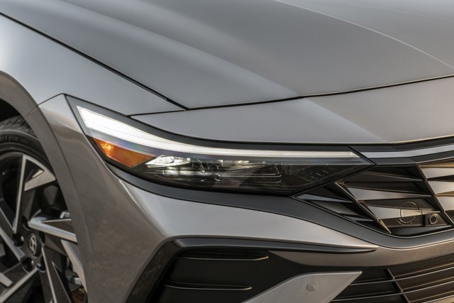 Hyundai Elantra Sedan photo 36