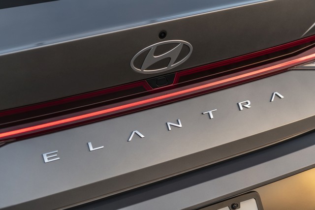 Hyundai Elantra Sedan photo 37