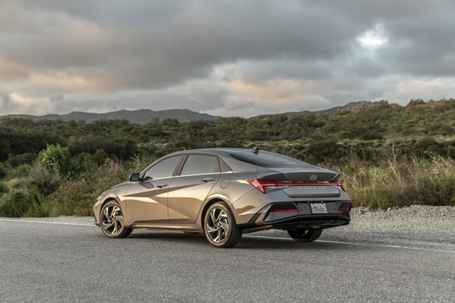 Hyundai Elantra Sedan photo 43