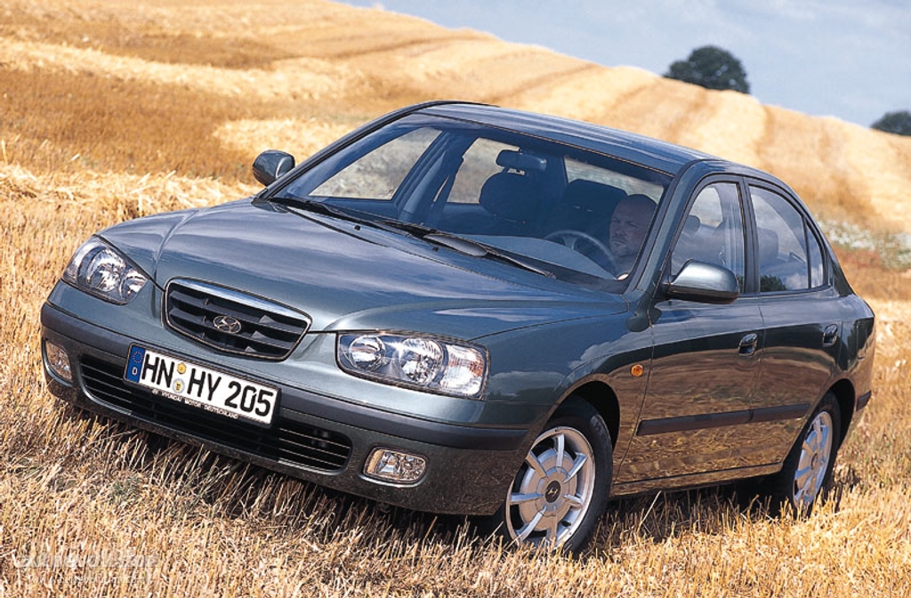 HYUNDAI Elantra Sedan