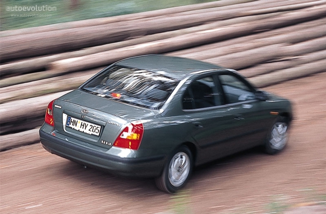 Hyundai Elantra Sedan photo 3