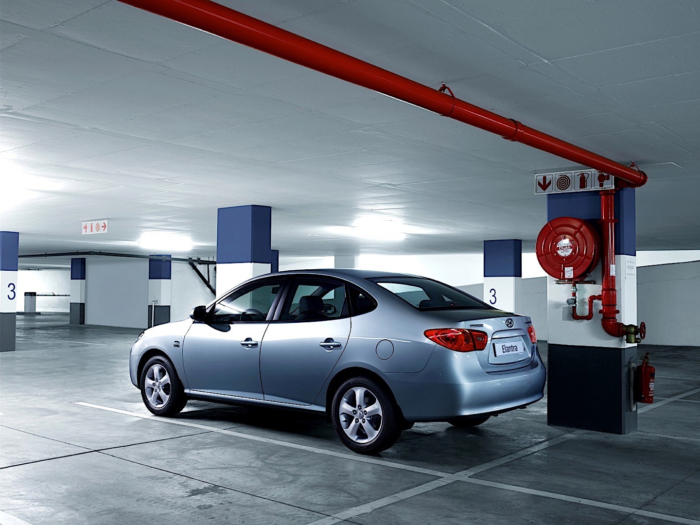 Hyundai Elantra Sedan photo 11