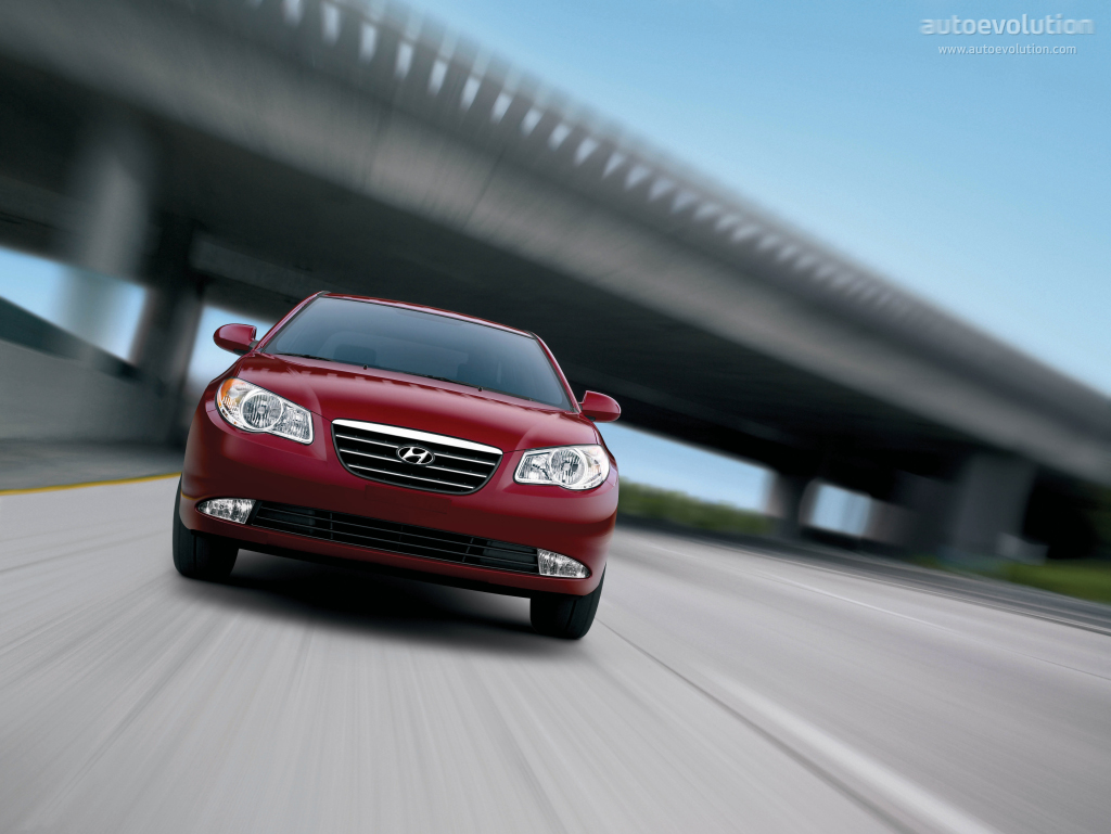 HYUNDAI Elantra Sedan