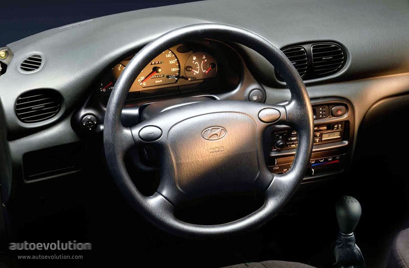 Hyundai Excel 3 Doors photo 3