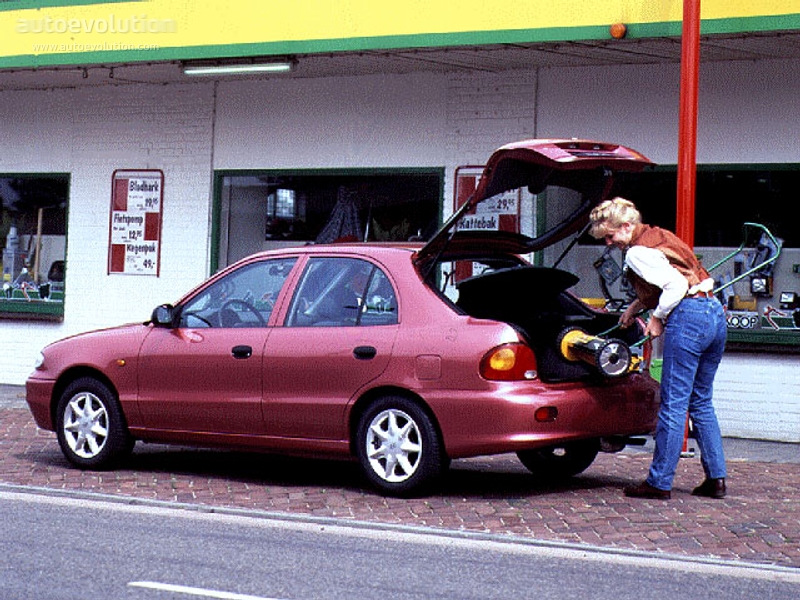 Hyundai Excel 5 Doors photo 2
