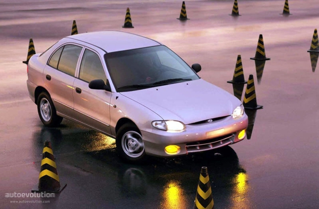 HYUNDAI Excel 5 Doors